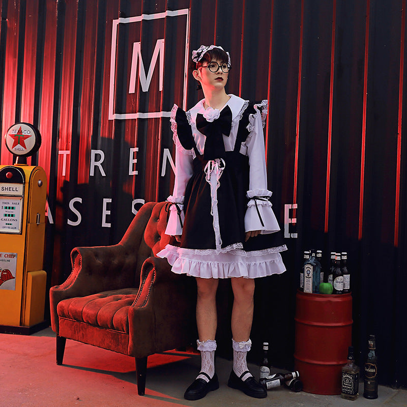 Maid in lolita dress